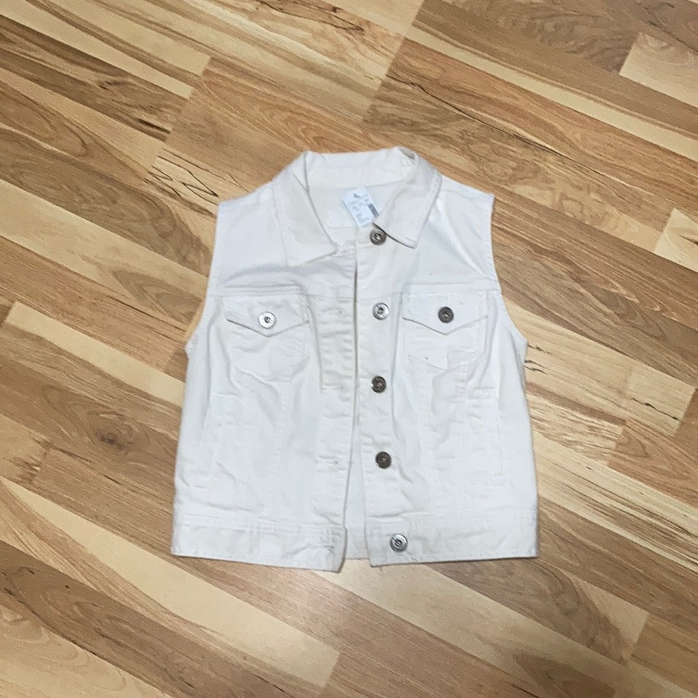 White vest